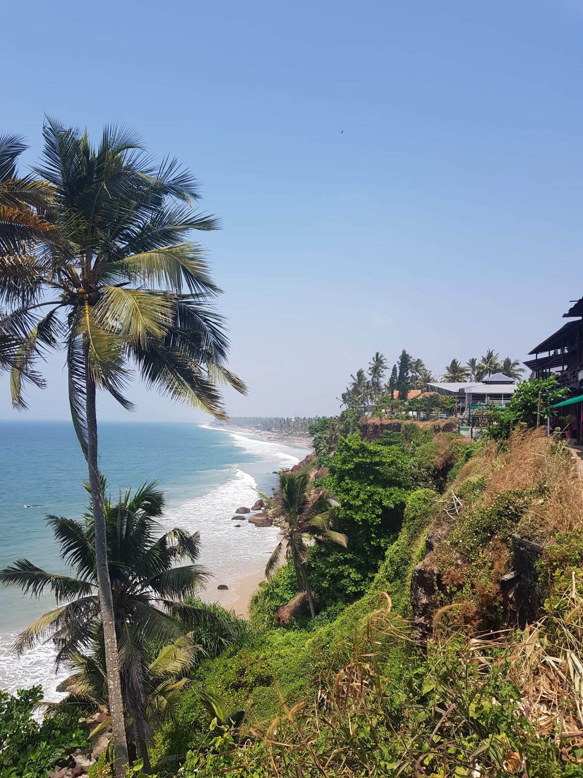 Falaises et plage de Varkala depuis le sentier