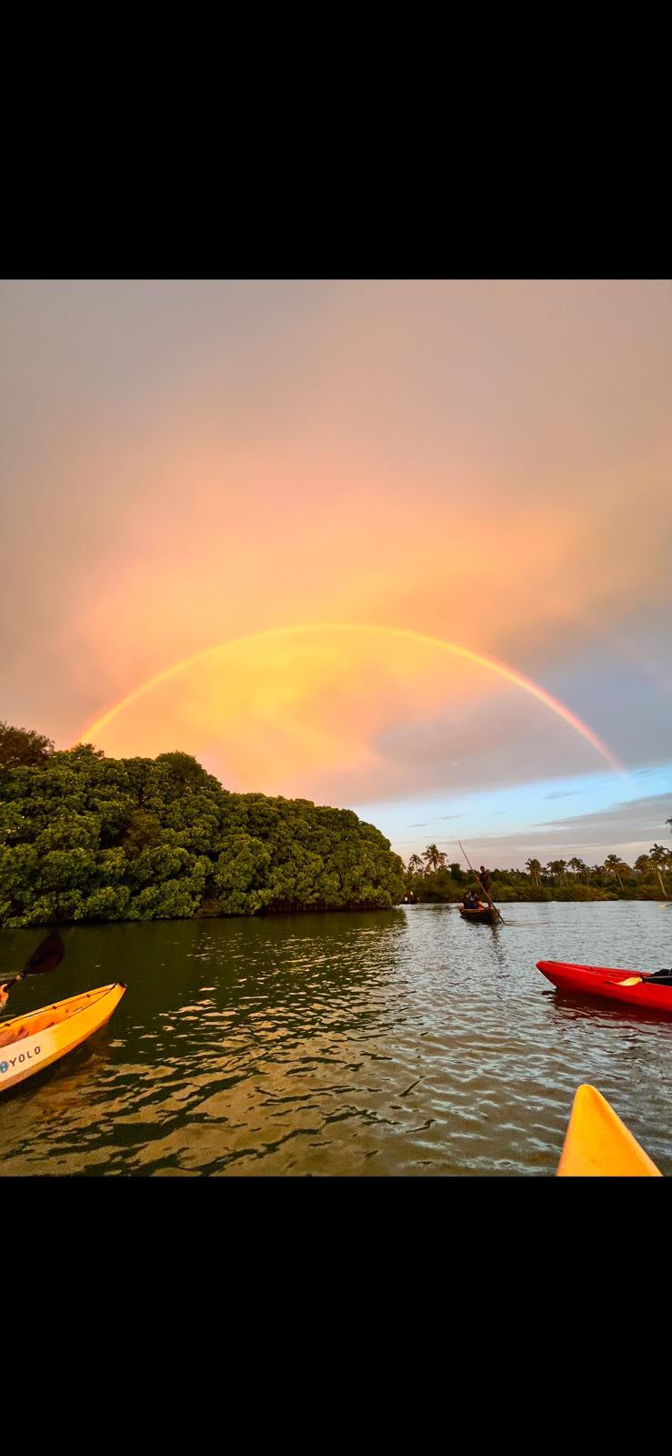 Arc-en-ciel sur les backwaters en kayak