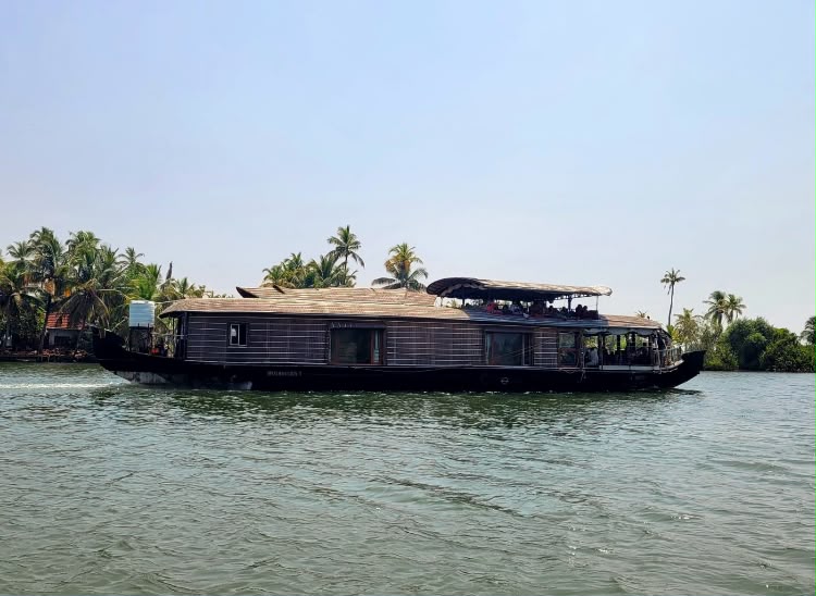 Houseboat traditionnel sur les backwaters