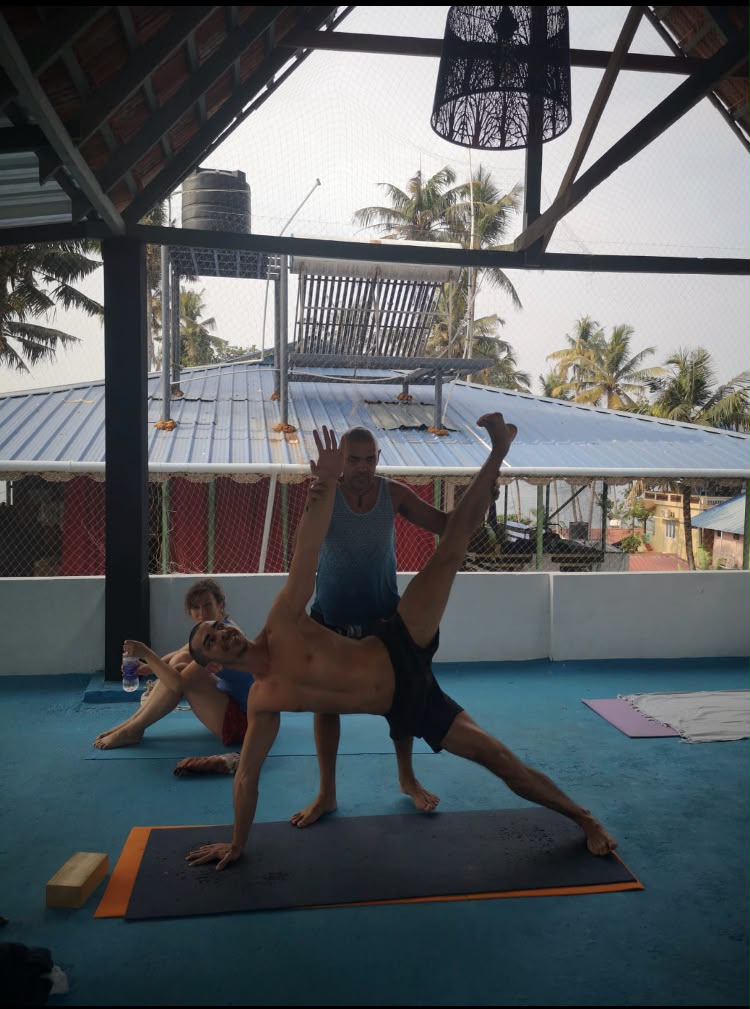 Vasisthasana sur la shala du rooftop